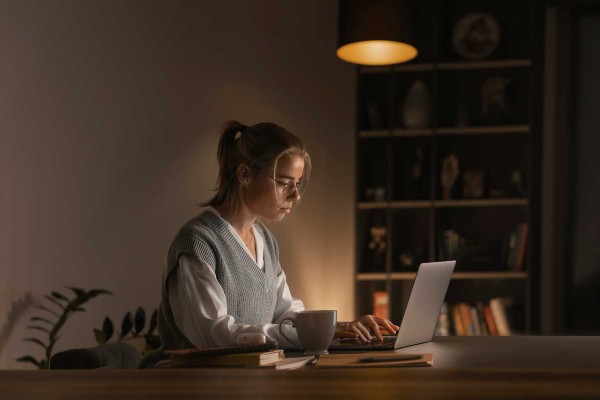 Working woman contact us page